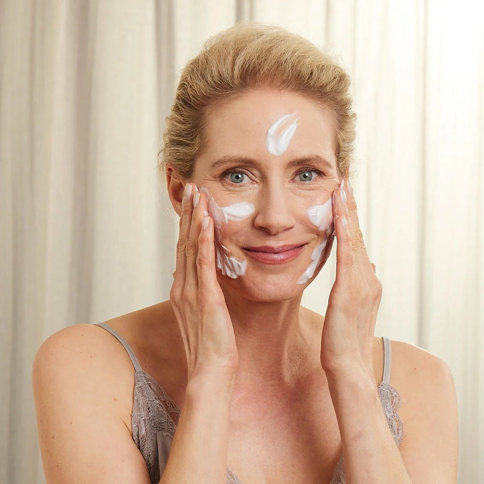 BIODROGA Milky Cleanser (200mL / 400mL) - Elegant Beauty - BIODROGA